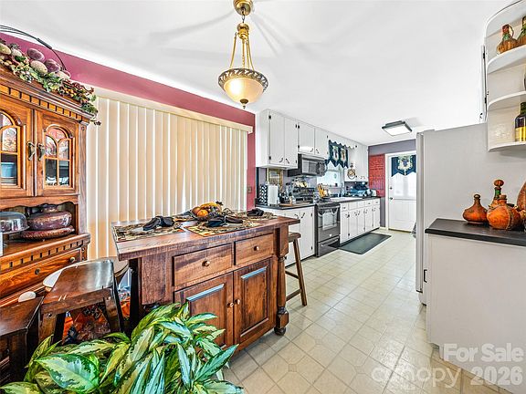 5th image of 46 Sunny Acres Dr