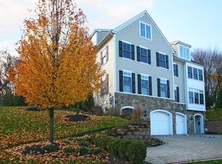 69 New St, New Hope, PA 18938