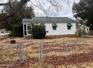 2210 Henderson Ave, New Bern, NC 28560