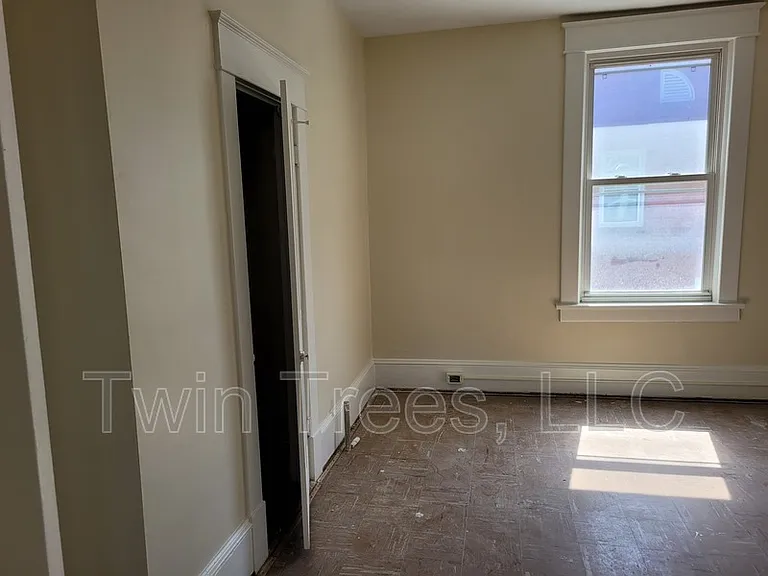 1073 Chicago Ave #B — Photo 8