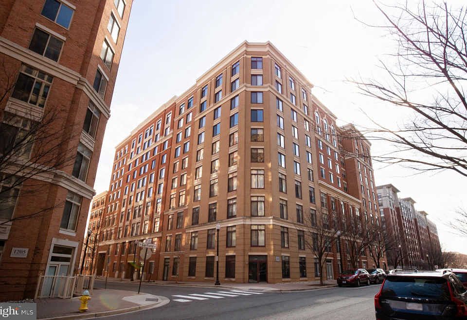 1st image of 1201 N Garfield St APT 210