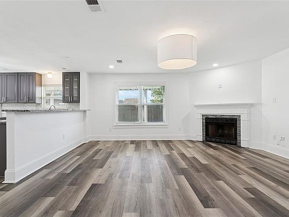 4th image of 8 Lake Lynn Dr