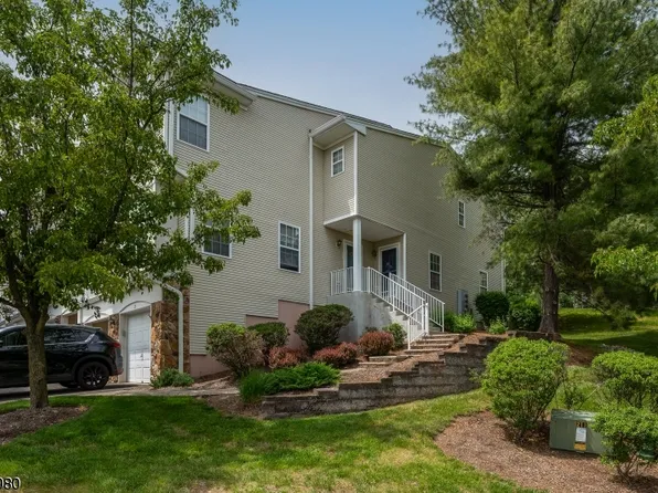 4 Dudley Ct, Green Brook Twp., NJ 08812