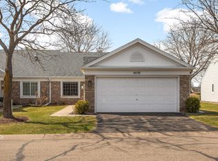 6854 Lake Ter W, Woodbury, MN 55125