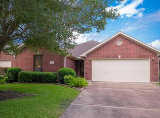 407 Live Oak Ln, Friendswood, TX 77546