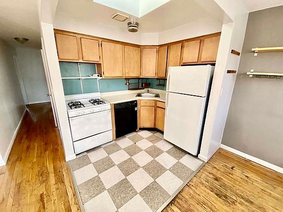 3rd image of 223 9th St #3A