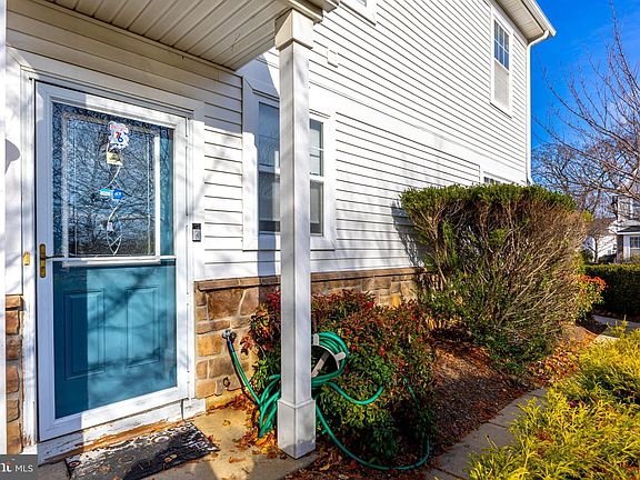 5th image of 12 Old Cedarbrook Rd