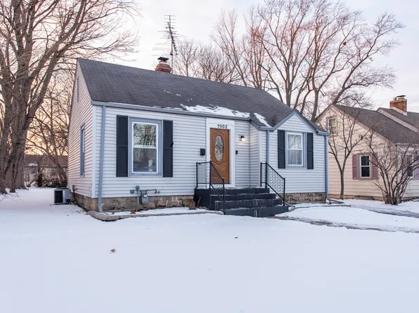 1902 Ash St, Waukegan, IL 60087