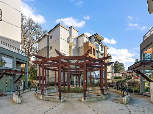 1018 Inverness Rd #301, Saanich, BC V8X 0B1