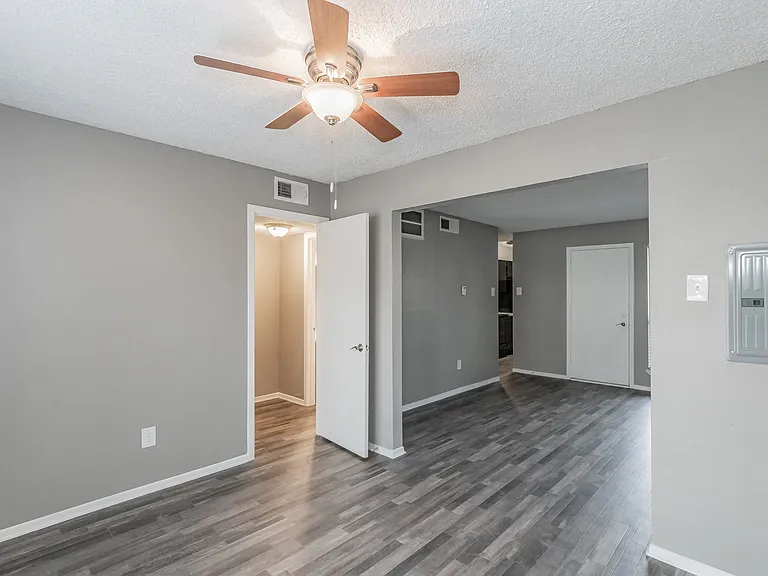 Station 121 at Town Center Apartments — Photo 90