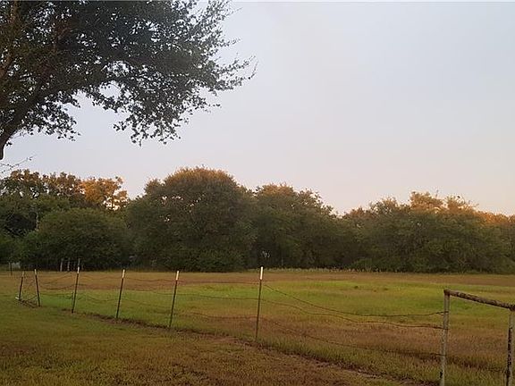 4th image of 623 Crockett Dr