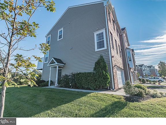 3rd image of 244 Saddlebrook Dr