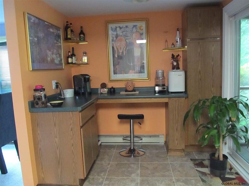 4th image of 185 ARROWWOOD Place