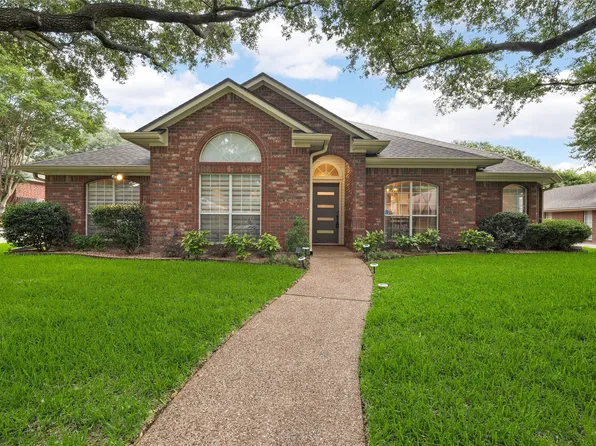 809 Meadow Mountain Dr, Woodway, TX 76712