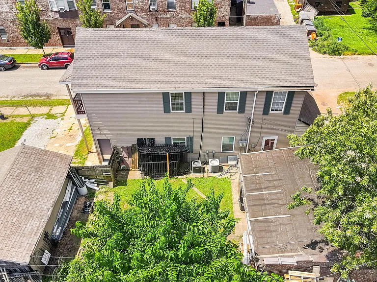 511 W Schirmer St #2F — Photo 34