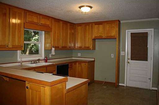 3rd image of 2407 Princess Ln SE