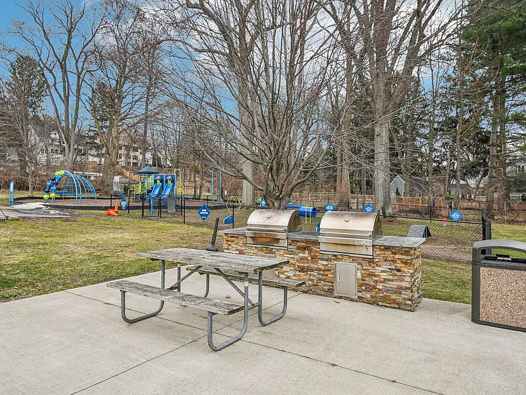 Picnic Area/ Grill