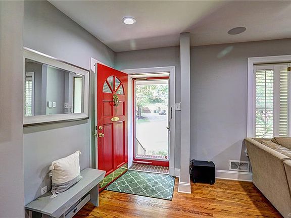 3rd image of 9703 University Blvd