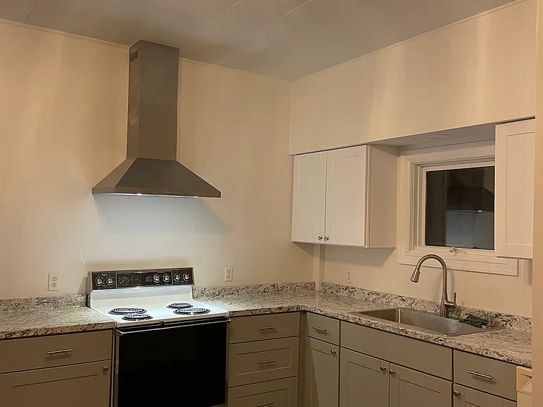 1 Silver St #1B — Photo 1