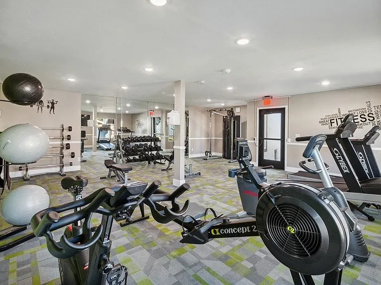 Parkway Club — Photo 16