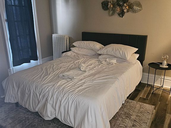 3rd image of 199 Catharine St N #3
