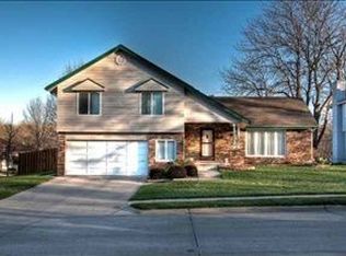 13832 Marinda Cir, Omaha, NE 68144