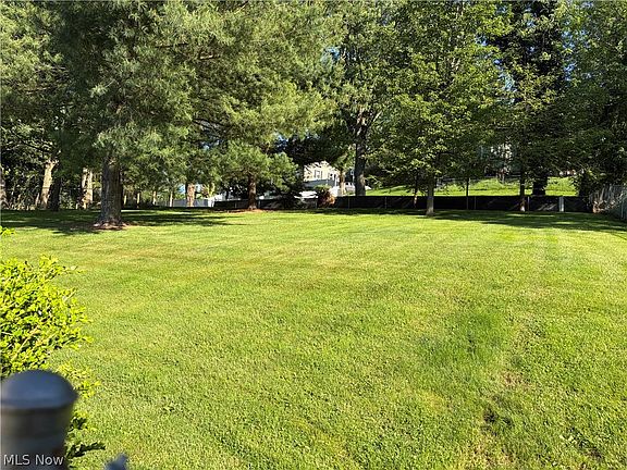 5th image of 110 Windermere Dr