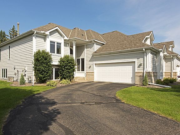 5th image of 8815 Pointe Vista Dr