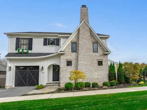 34 Hyde St, Saratoga Springs, NY 12866