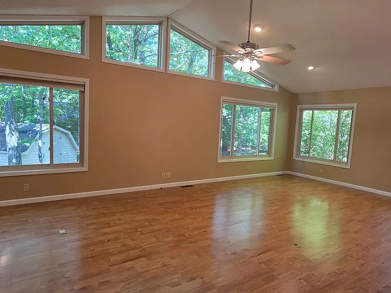 130 Berkshire Loop — Photo 5