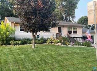 105 E 6th St, Crooks, SD 57020