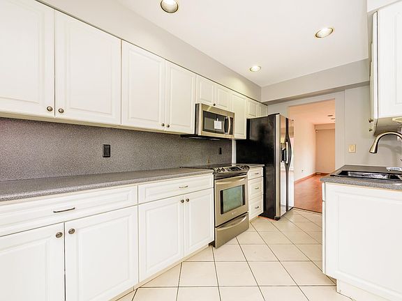 4th image of 204 Palo Alto Dr
