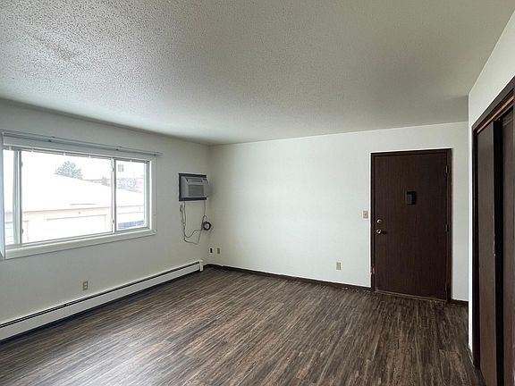 5th image of 624 6th St E