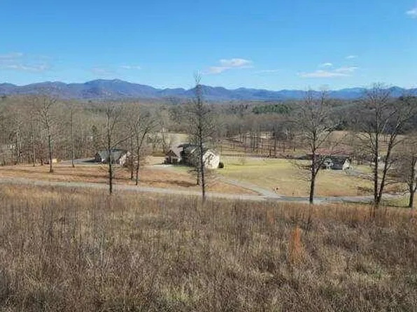 15 Jack Groves Ln, Hayesville, NC 28904