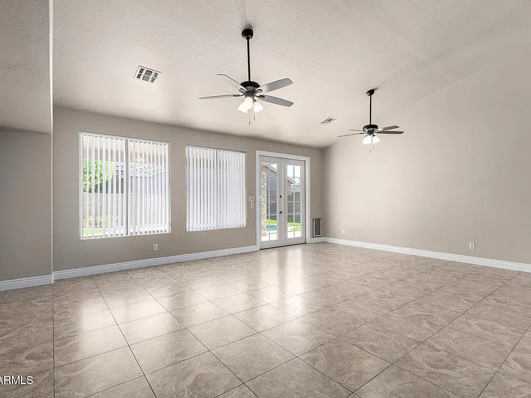 359 E Horseshoe Ave — Photo 9