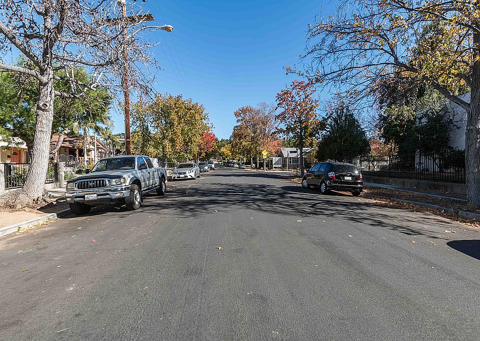 2nd image of 2207 Ridgeview Ave