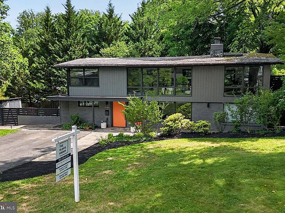 4th image of 7707 Holmes Run Dr