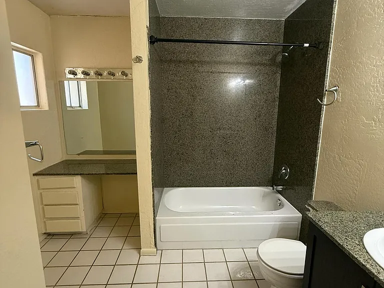 1302 E Maryland Ave #5 — Photo 15