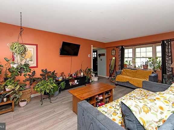 5th image of 174 Eastbrook Ln