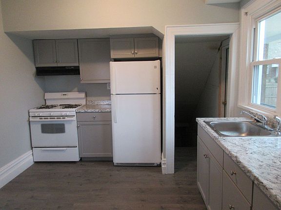 3rd image of 3109 Hemlock St