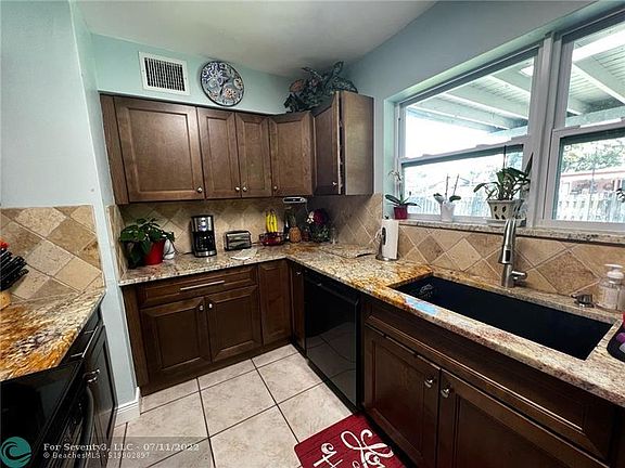 3rd image of 6842 NW 13th St