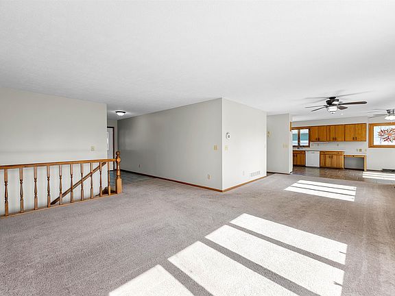 4th image of 2805 Linda Ln