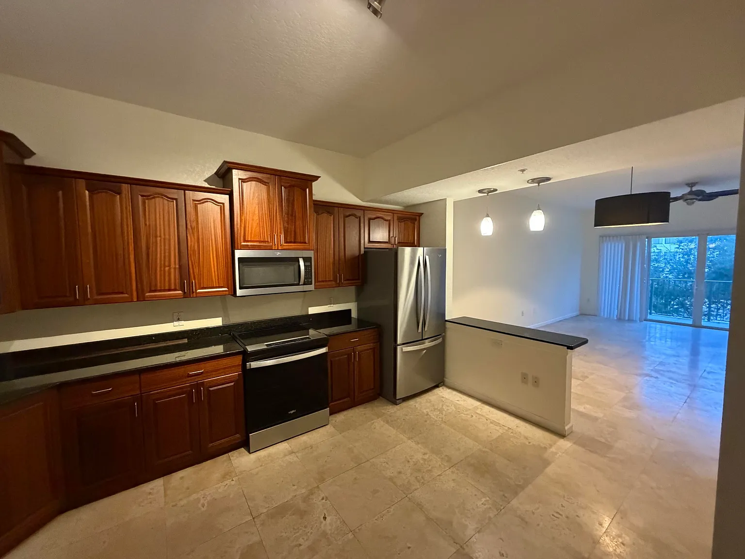 3 bed, 2.0 bath, 1552 sqft, $2,150 — Photo 2
