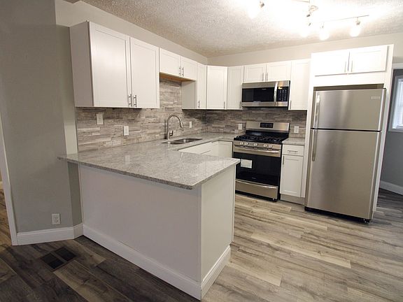Beautiful Modern Kitchen!!