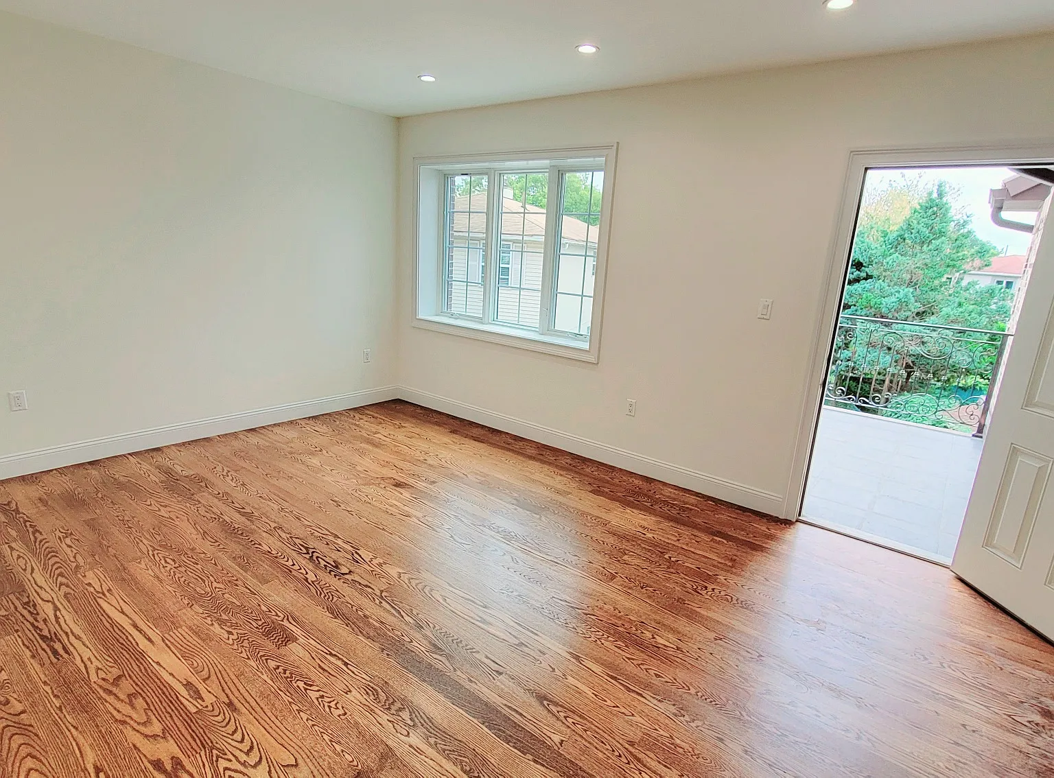 204th St, Bayside — Photo 3