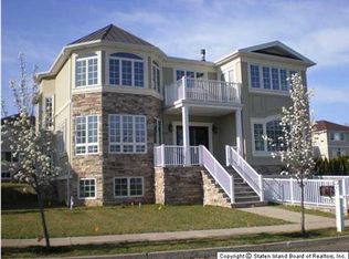681 Johnston Ter, Staten Island, NY 10309
