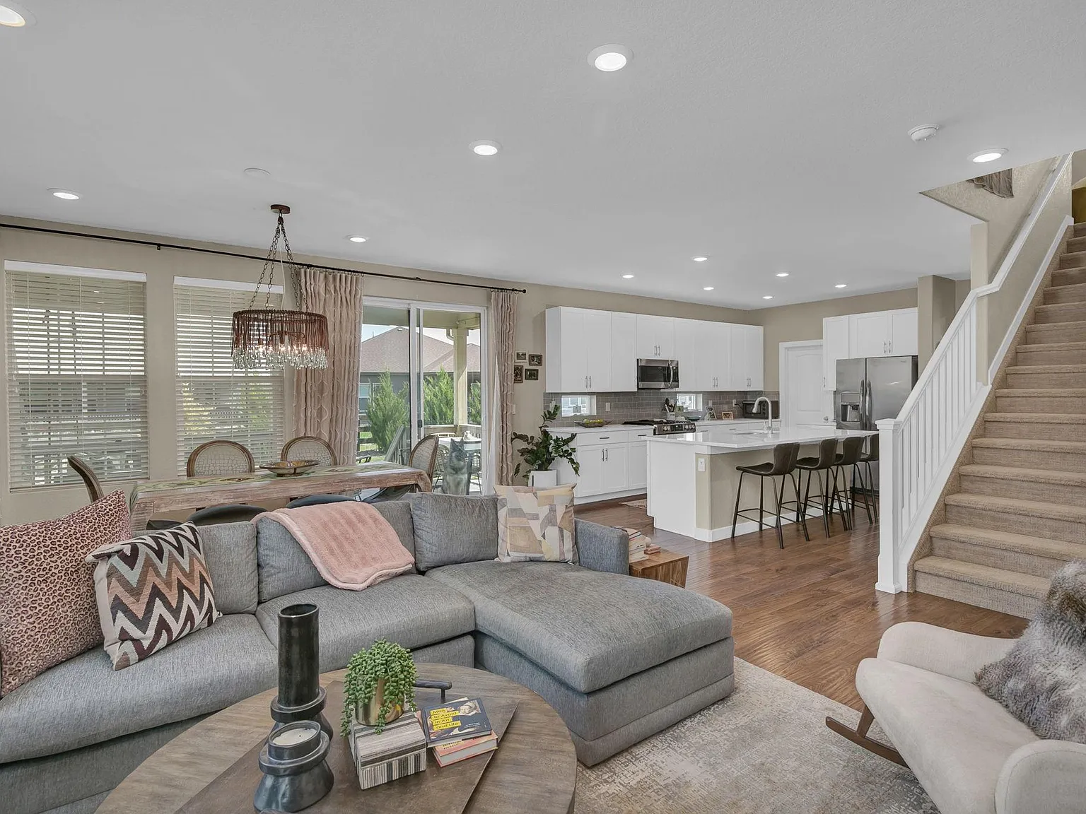 4 bed, 3590 sqft, $4,100 — Photo 4