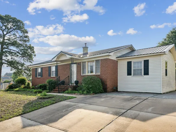 3115 Legion Rd, Hope Mills, NC 28348