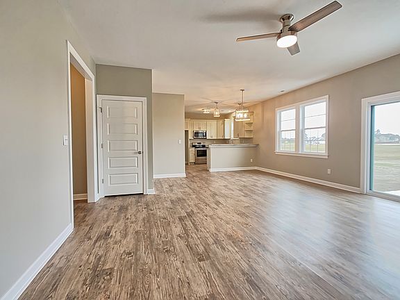 2nd image of 602 Princess Anne Cir