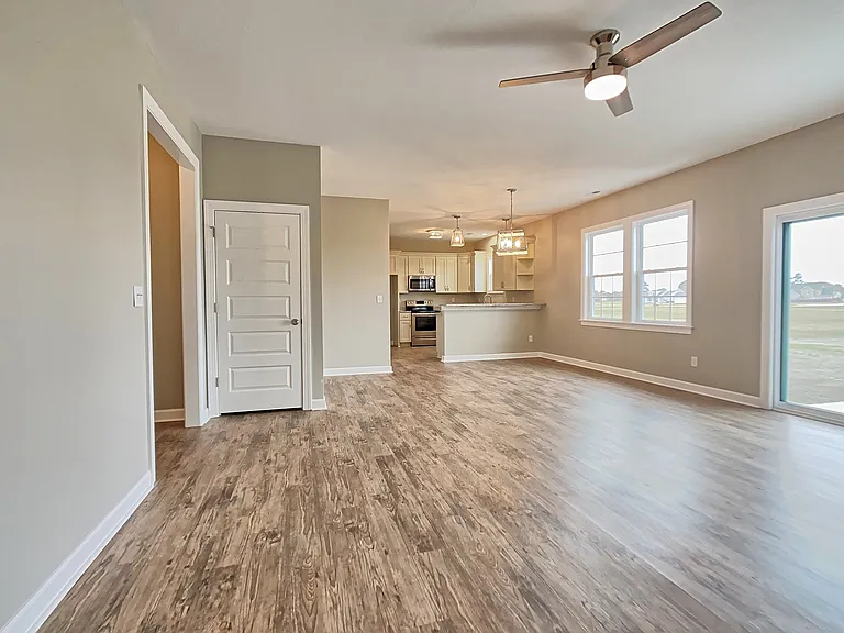 602 Princess Anne Cir — Photo 2